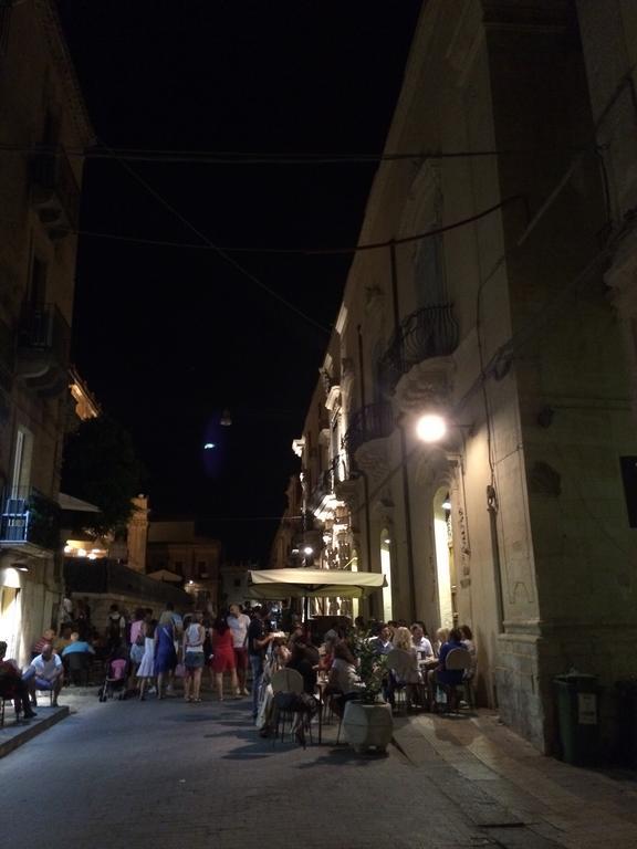 Pepe Concetta E La Movida Apartment Noto Luaran gambar